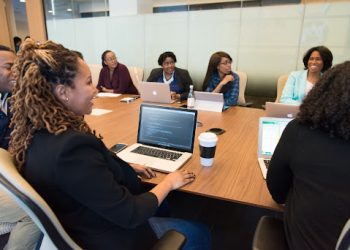 Les Leaders de L’industrie Automobile Convergent Vers le Maroc Pour Conduire le Changement