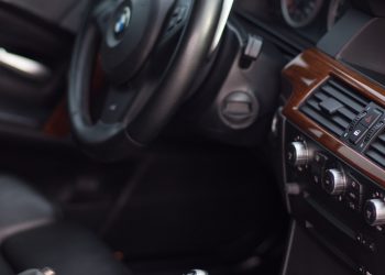 Un Guide Étape par Étape Pour Changer le Liquide de Direction Assistée au Maroc