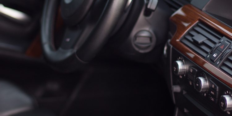 Un Guide Étape par Étape Pour Changer le Liquide de Direction Assistée au Maroc