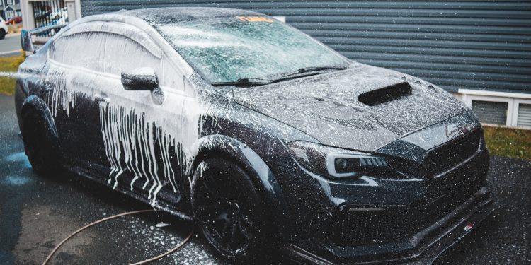 Puis-Je Utiliser Du Shampoing Pour Laver Ma Voiture?