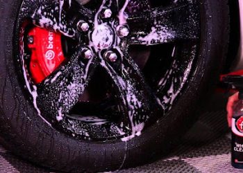 Comment Enlever La Poussière De Frein Lourde Des Roues De Votre Voiture?