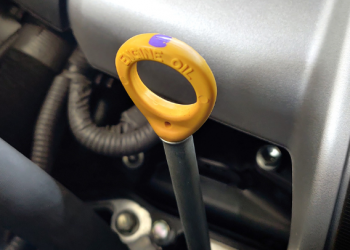 Comment Vérifier le Niveau d’Huile dans votre Voiture