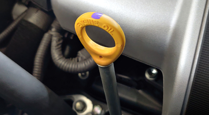 Comment Vérifier le Niveau d’Huile dans votre Voiture