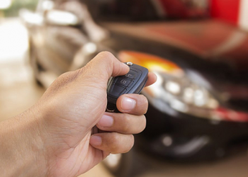 7 Causes d’une Alarme de Voiture qui se Déclenche Sans Arrêt (et Comment l’Arrêter)