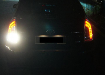 Les Feux de Frein ne s’éteignent pas ? (3 Causes Courantes et Comment Réparer)