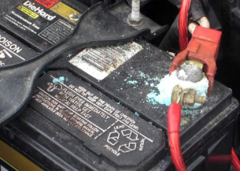 Signes d’une Batterie de Voiture Défaillante : Ne Restez pas Bloqué sous la Chaleur du Maroc