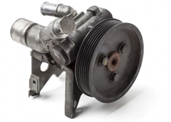 6 Signes Indiquant que vous avez Besoin d’un Remplacement de la Pompe de Direction Assistée