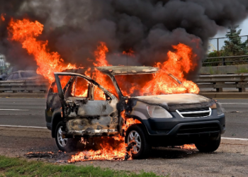 Comment les Véhicules à Combustion Interne se Comparent-ils aux Véhicules Èlectriques en Termes de Risque d’Incendie