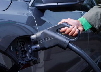 Comment les Conditions Météorologiques Affectent la Durée de vie des Batteries des Voitures Électriques