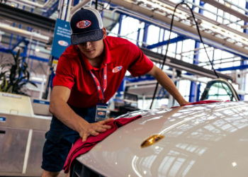 Les avantages de l’entretien automobile professionnel vs les réparations DIY