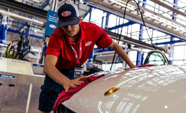Les avantages de l’entretien automobile professionnel vs les réparations DIY