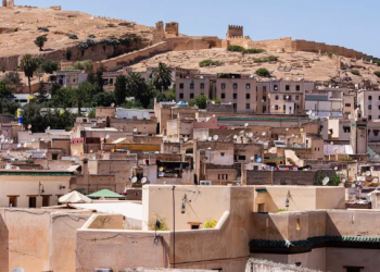 Découvrez Fès : 10 Lieux Incontournables à Visiter