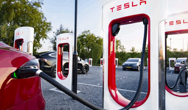 Tesla lance la construction de sa première usine africaine à Kénitra, Maroc