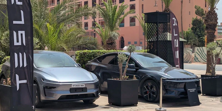 Tesla accélère au Maroc : Marrakech accueille les Model 3 et Model Y Performance avant les premières livraisons d&rsquo;août